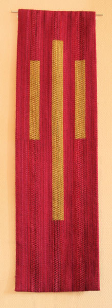 Fil:Farnes kyrkje, preikestolklede raudt, AMH 2009.jpg