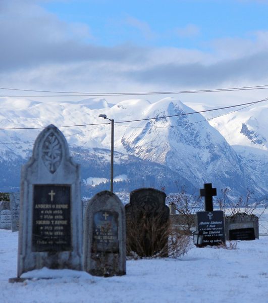 Fil:Feios kyrkjegard.jpg