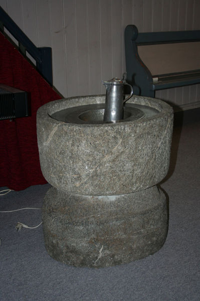 Fil:Feiring kirke Døpefont 1.jpg