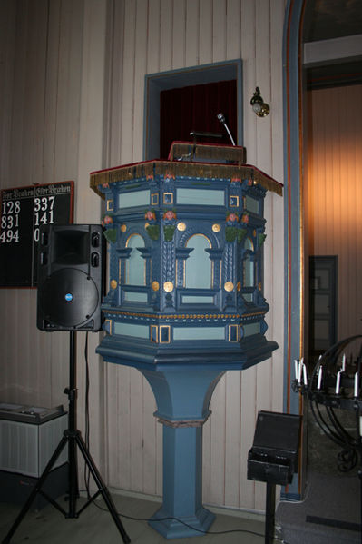 Fil:Feiring kirke Prekestol 2.jpg