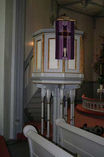 Fil:Fet kirke, Fetsund Prekestol 1.jpg