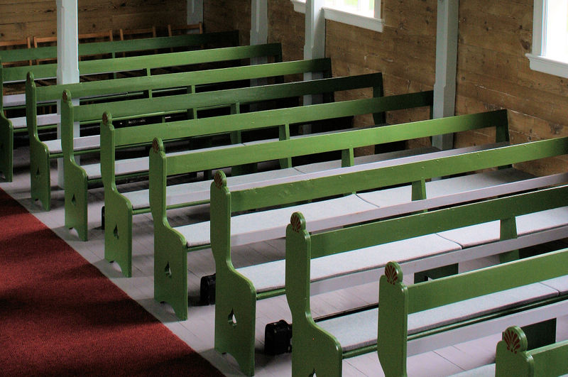 Fil:Fet kyrkje, benker, AMH 2010.jpg