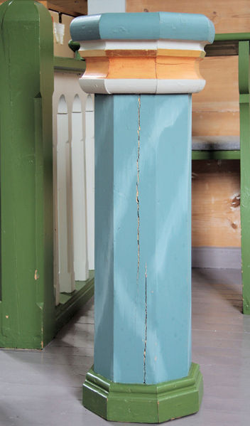 Fil:Fet kyrkje, døypefont, AMH 2010.jpg