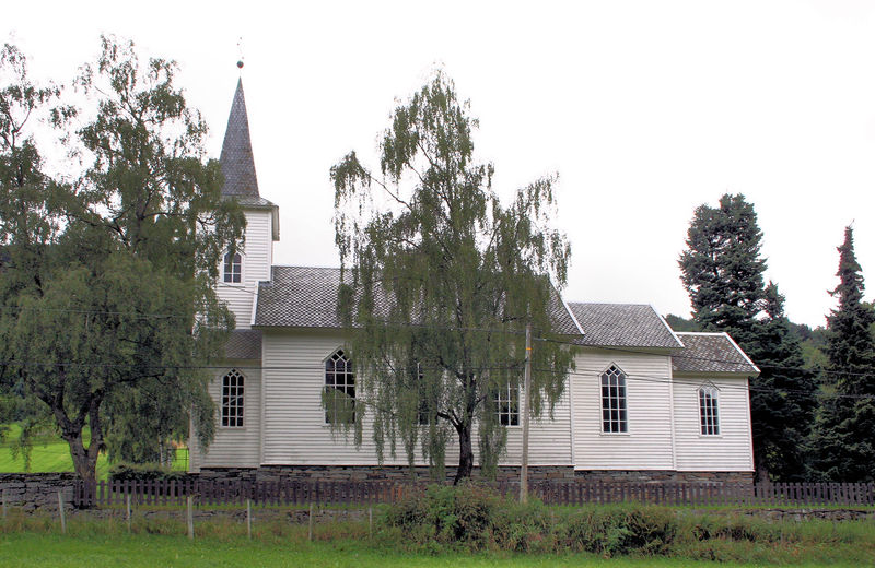 Fil:Fet kyrkje, sørfasade, AMH 2010.jpg