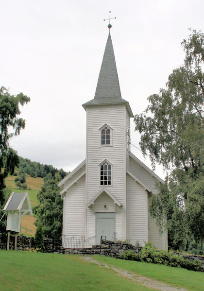 Fil:Fet kyrkje, vestfasade, AMH 2010.jpg