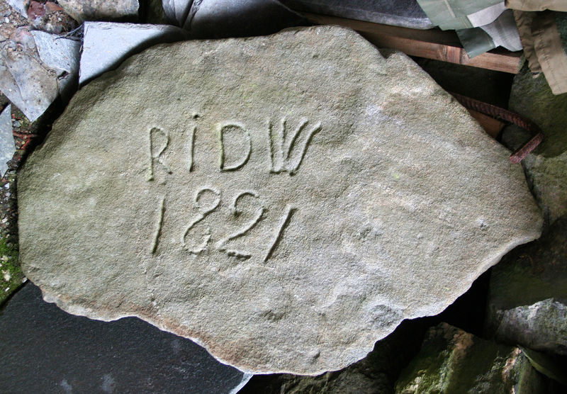 Fil:Fjærland, gravminne, AMH 2009.jpg