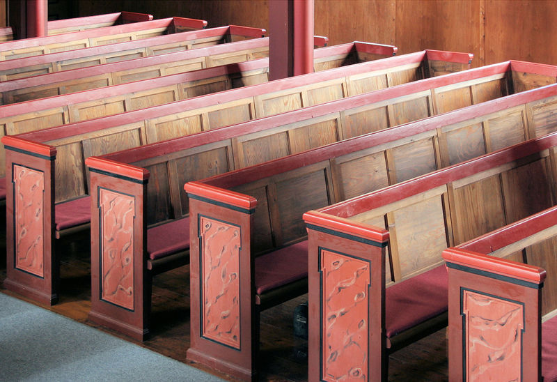 Fil:Fjærland kyrkje, benker, AMH 2009.jpg