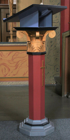 Fil:Fjærland kyrkje, lesepult, AMH 2009.jpg