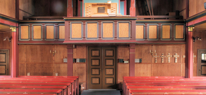 Fil:Fjærland kyrkje, vestgalleri, AMH 2009.jpg