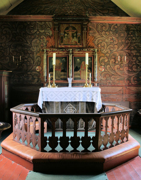 Fil:Flåm kyrkje, altarpartiet, AMH 2011.jpg