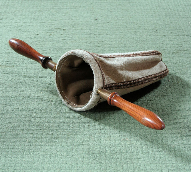 Fil:Flåm kyrkje, kollekthov, AMH 2011.jpg