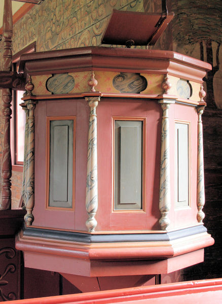 Fil:Flåm kyrkje, preikestol, AMH 2011.jpg