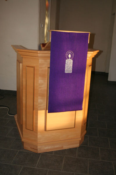 Fil:Frogn kirke Prekestolen 1.jpg