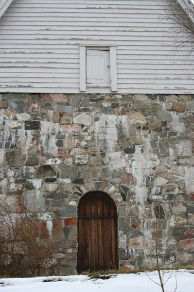 Fil:Frogner gamle kirke, Sørum Hovedinngang.jpg