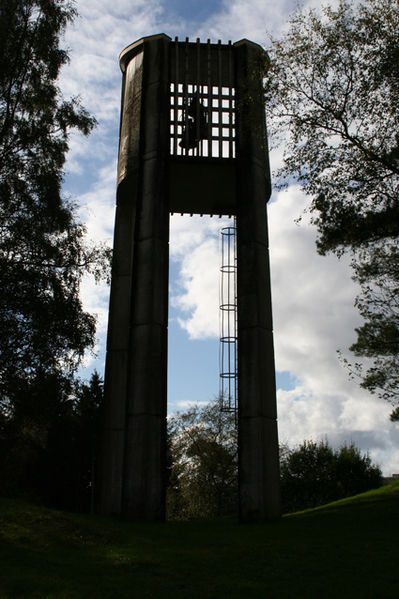 Fil:Fyllingsdalen kirke Kirkeklokke.jpg