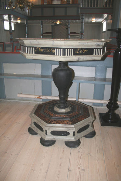 Fil:Gjerdrum kirke Døpefont 2.jpg