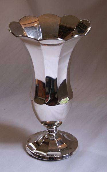 Fil:Granvin, blomevase a, AMH 2006.jpg