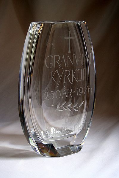 Fil:Granvin, blomevase c, AMH 2006.jpg