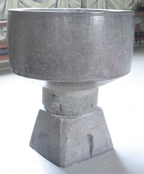 Fil:Granvin, døypefont, AMH 2006.jpg