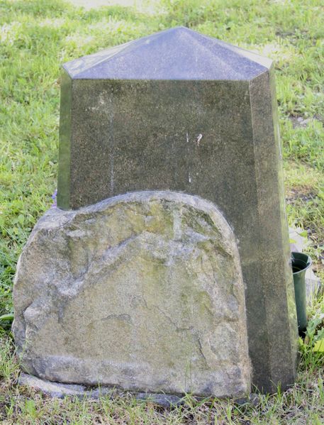 Fil:Granvin, gravminne, AMH 2006.jpg