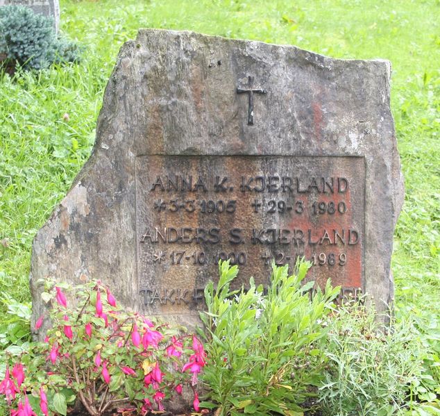 Fil:Granvin, gravminne h, AMH 2006.jpg