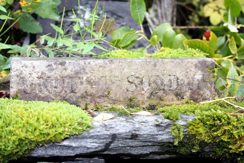 Fil:Granvin, gravminne j, AMH 2006.jpg