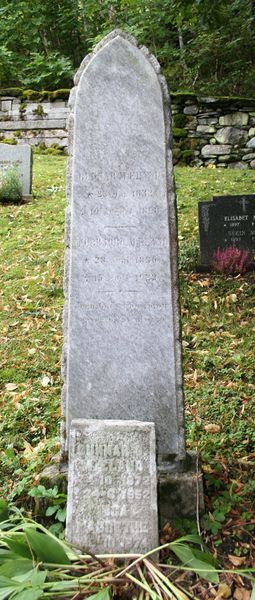 Fil:Granvin, gravminne n, AMH 2006.jpg