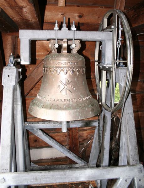 Fil:Granvin, kyrkjeklokke d, AMH 2006.jpg