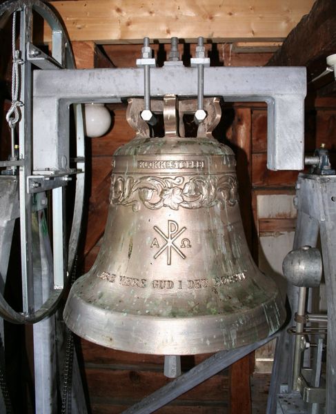 Fil:Granvin, kyrkjeklokke e, AMH 2006.jpg