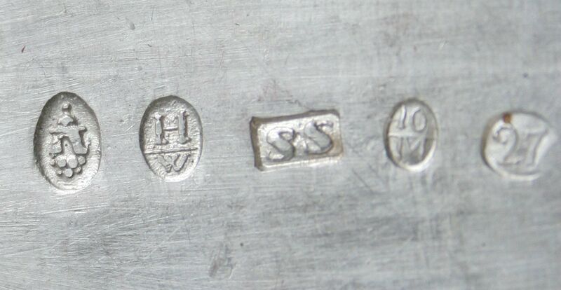 Fil:Granvin, oblatøskje, stempel, AMH 2006.jpg