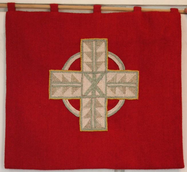 Fil:Granvin, preikestolklede raudt, AMH 2006.jpg