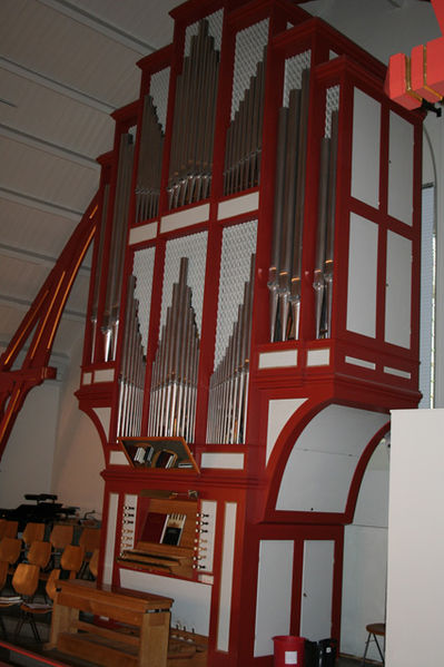 Fil:Høvik kirke Orgel 2.jpg