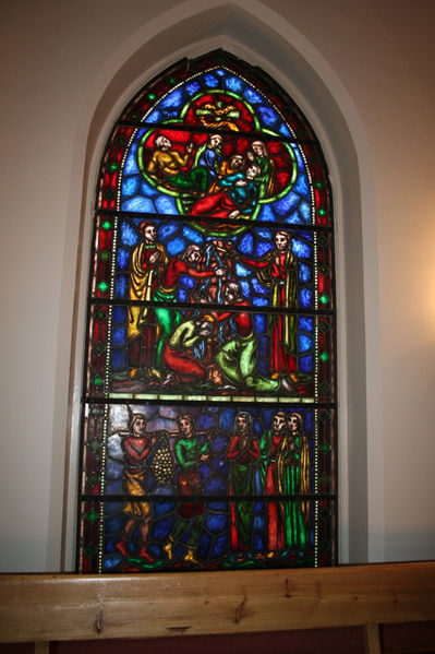 Fil:Høvik kirke Vindusmaleri 2.jpg
