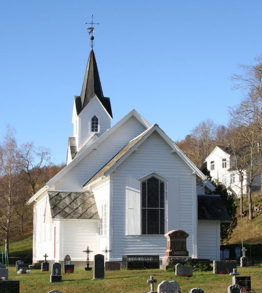 Fil:Hafslo kyrkje, austfasade, AMH 2010.jpg