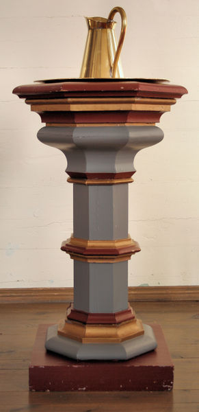 Fil:Hafslo kyrkje, døypefont, AMH 2010.jpg