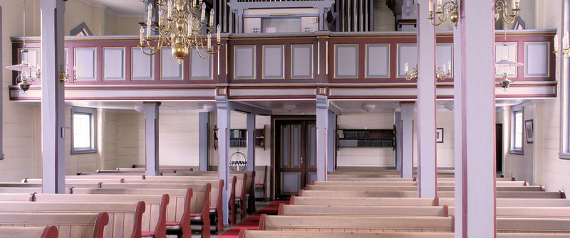 Fil:Hafslo kyrkje, galleri, AMH 2011.jpg