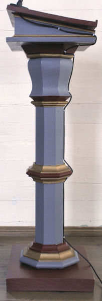 Fil:Hafslo kyrkje, lesepult, AMH 2011.jpg