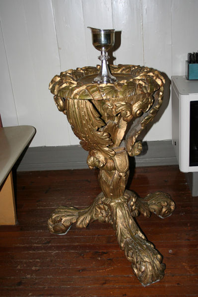 Fil:Hakadal kirke Døpefont 2.jpg