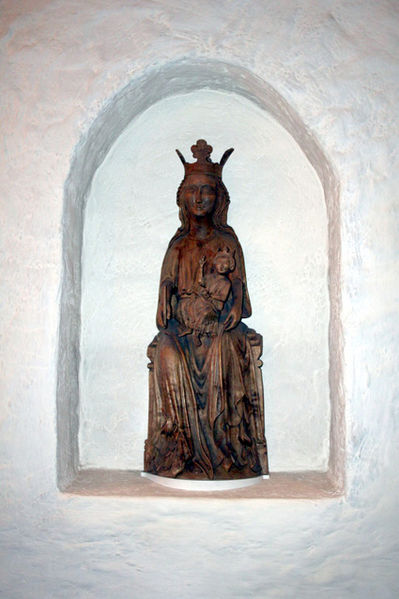 Fil:Haslum kirke Gammel Maria figur.jpg