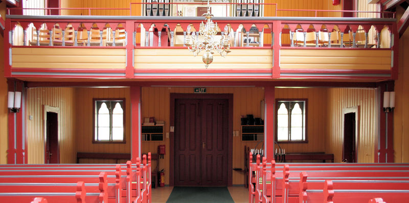 Fil:Hauge kyrkje, galleri, AMH 2009.jpg