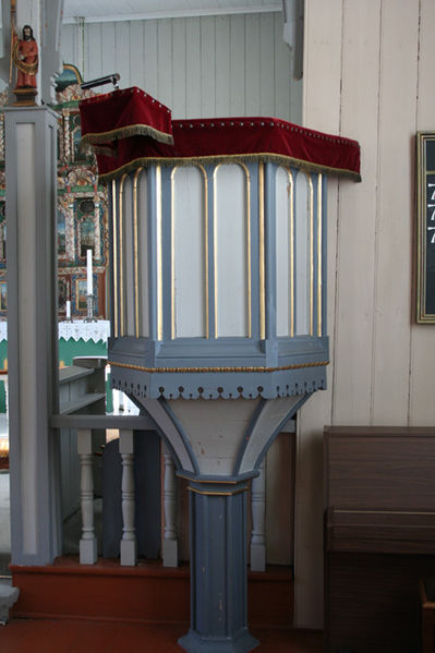 Fil:Heni kirke, Gjerdrum Prekestol 2.jpg