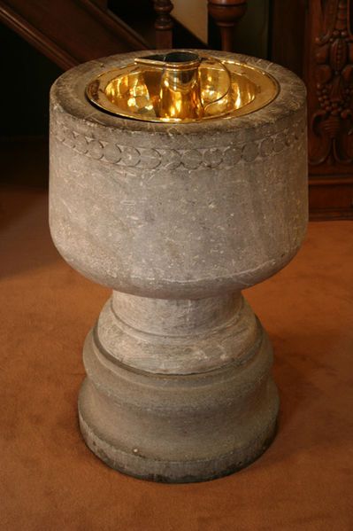 Fil:Herdla kyrkje Døpefont 1.jpg