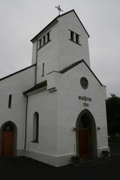 Fil:Herdla kyrkje Fasade 2.jpg