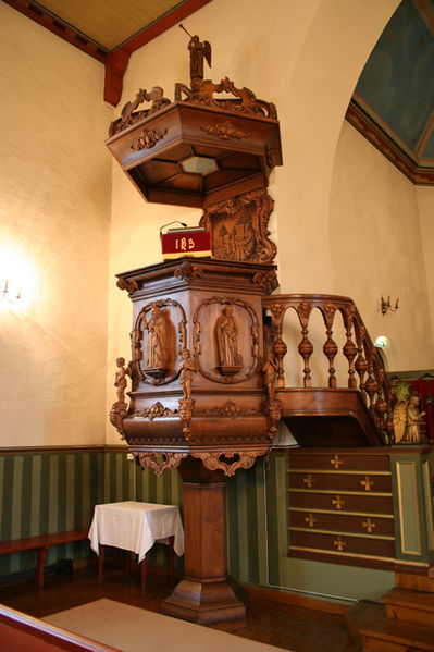 Fil:Herdla kyrkje Prekestol 2.jpg