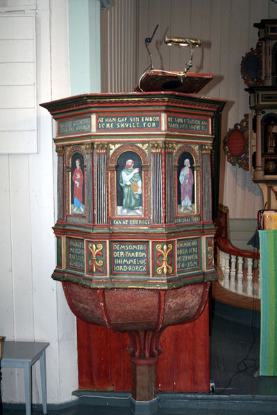 Fil:Holter kirke, Nannestad Prekestol 1.jpg