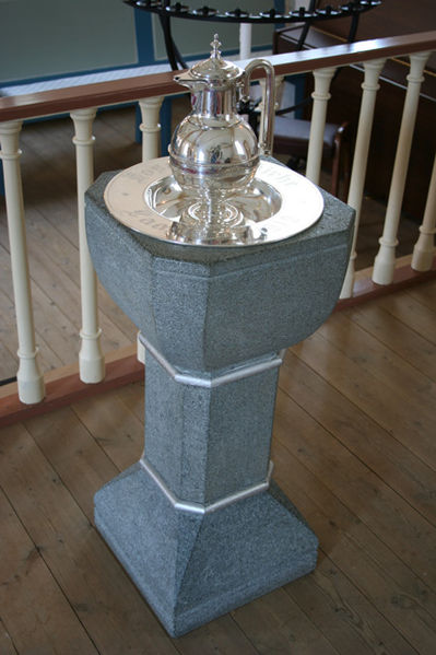 Fil:Hosanger kyrkje Døpefont 1.jpg