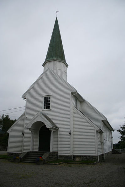 Fil:Hundvin kyrkje Fasade 1.jpg