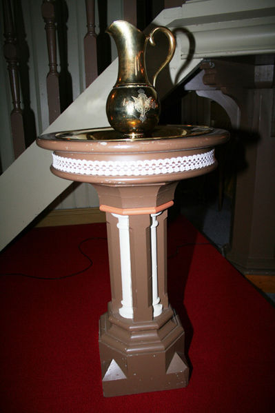 Fil:Ingeborgud kapell Døpefont bilde 1.jpg