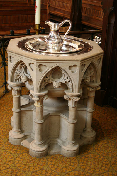 Fil:Johanneskirken Døpefont 2.jpg