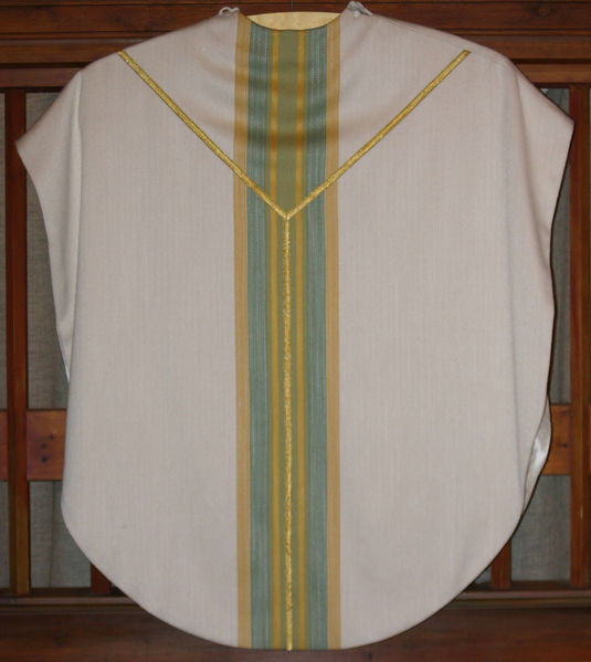 Fil:Kinsarvik messehakel kvit rygg AMH 2005.jpg